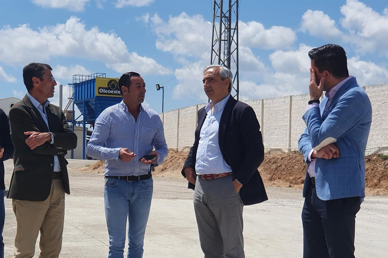 El delegado de Agricultura de la Junta de Andalucía visita las instalaciones de SCAAVO